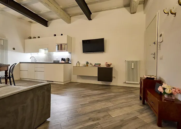 Daire La Torre Lunga -smart Working- 150 M Dalle-from Due Torri-two Towers *