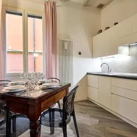 La Torre Lunga -smart Working- 150 M Dalle-from Due Torri-two Towers Appartement *