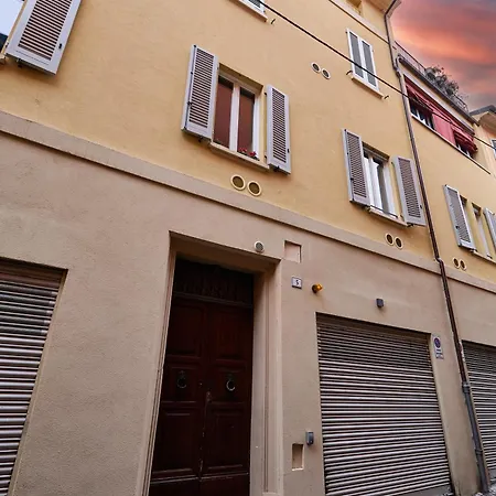 La Torre Lunga -smart Working- 150 M Dalle-from Due Torri-two Towers * Bologne