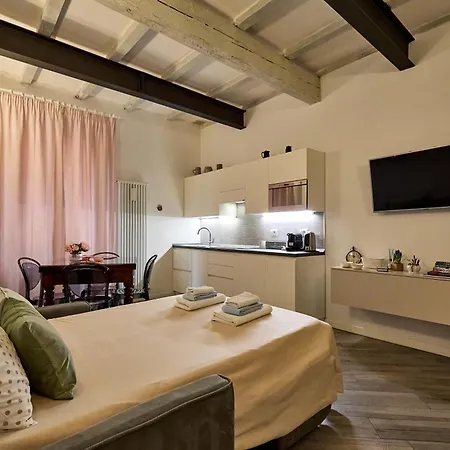 Appartement La Torre Lunga -smart Working- 150 M Dalle-from Due Torri-two Towers